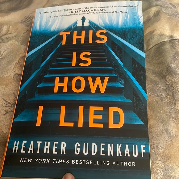 Thriller book - Picture 1 of 3